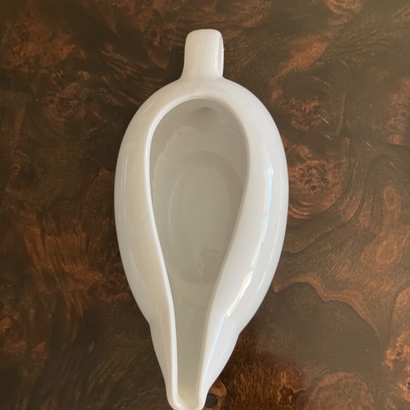 White modern minimalist gravy boat - Picture 3 of 3